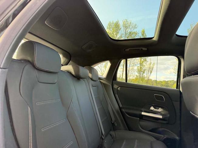 MERCEDES-BENZ GLA Photo 8