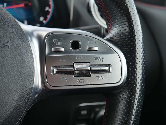 MERCEDES-BENZ GLA Photo 13