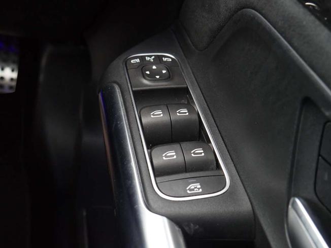 MERCEDES-BENZ GLA Photo 16