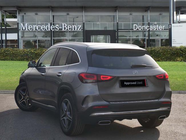 MERCEDES-BENZ GLA Photo 2