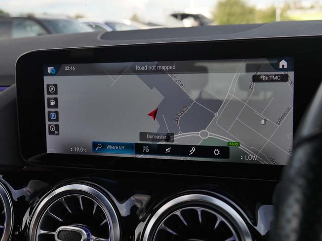MERCEDES-BENZ GLA Photo 20