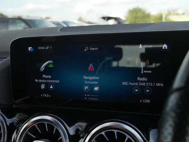 MERCEDES-BENZ GLA Photo 21