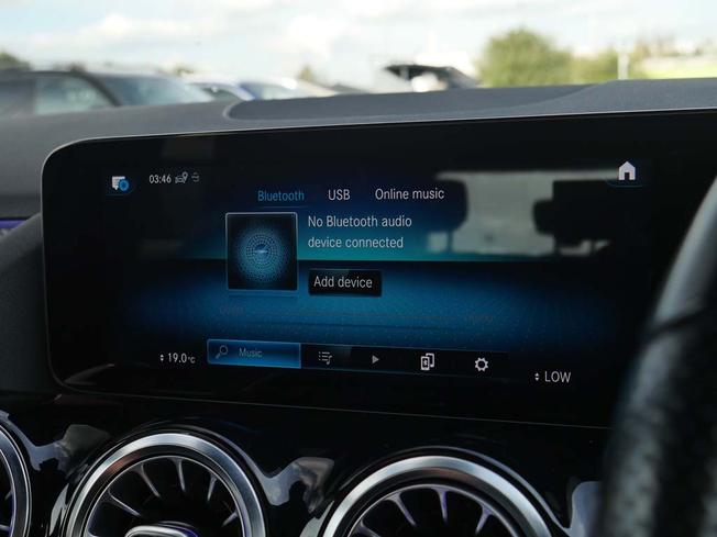 MERCEDES-BENZ GLA Photo 23