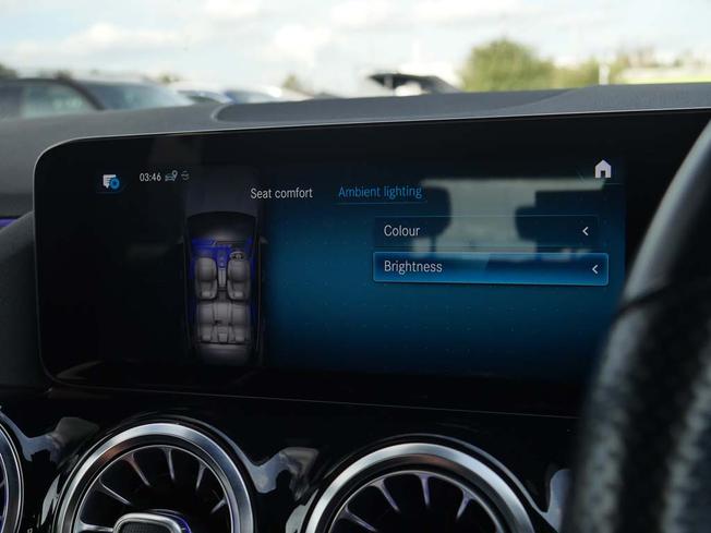 MERCEDES-BENZ GLA Photo 24