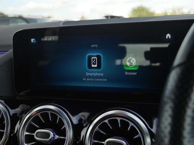 MERCEDES-BENZ GLA Photo 25
