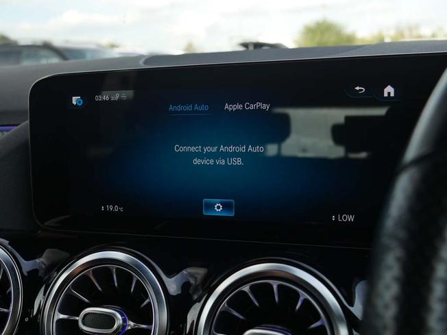 MERCEDES-BENZ GLA Photo 26