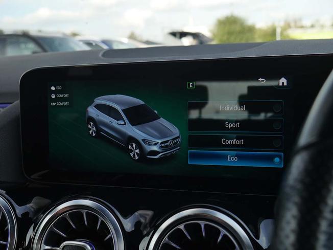 MERCEDES-BENZ GLA Photo 29
