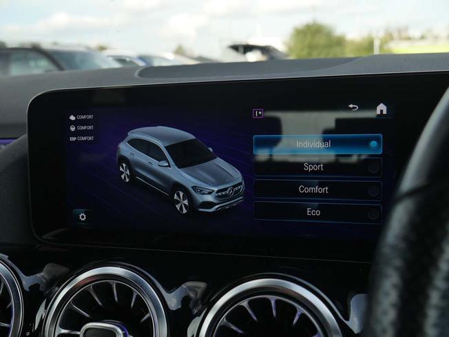 MERCEDES-BENZ GLA Photo 32