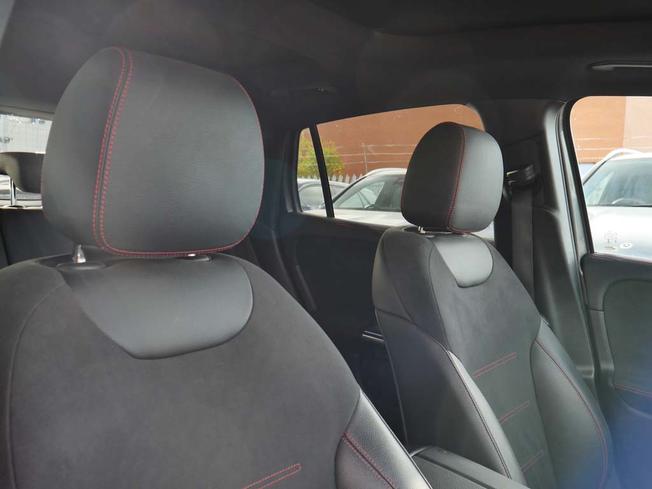 MERCEDES-BENZ GLA Photo 35