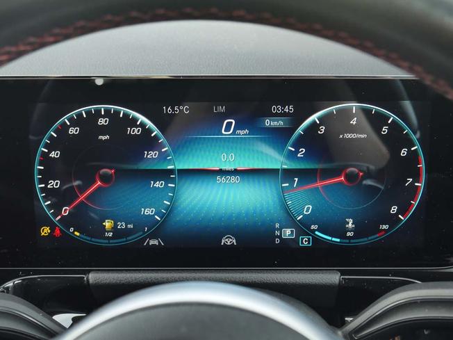 MERCEDES-BENZ GLA Photo 4