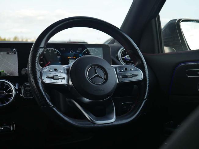 MERCEDES-BENZ GLA Photo 41