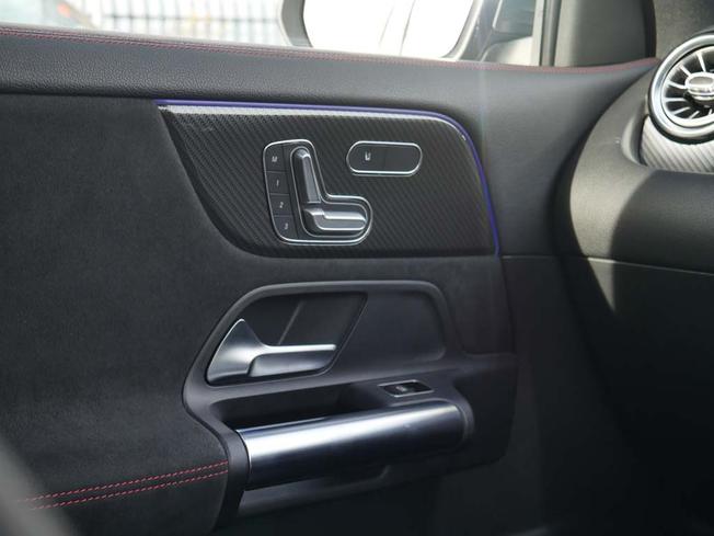 MERCEDES-BENZ GLA Photo 43