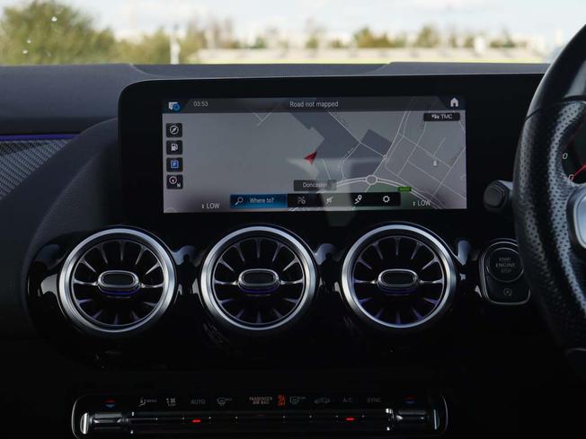 MERCEDES-BENZ GLA Photo 44
