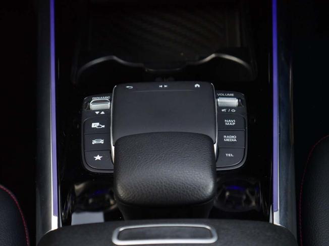 MERCEDES-BENZ GLA Photo 45