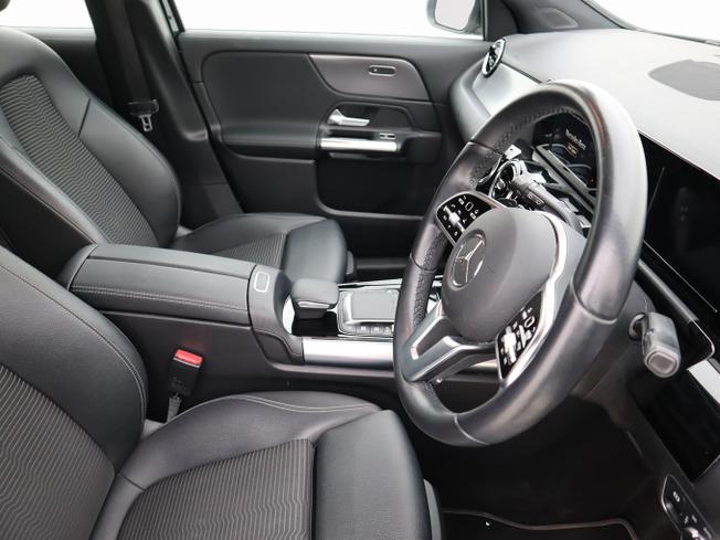 MERCEDES-BENZ GLA Photo 14