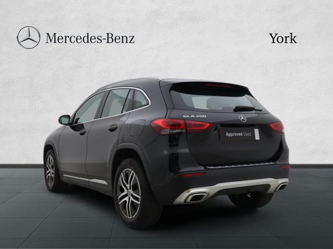 MERCEDES-BENZ GLA Photo 2