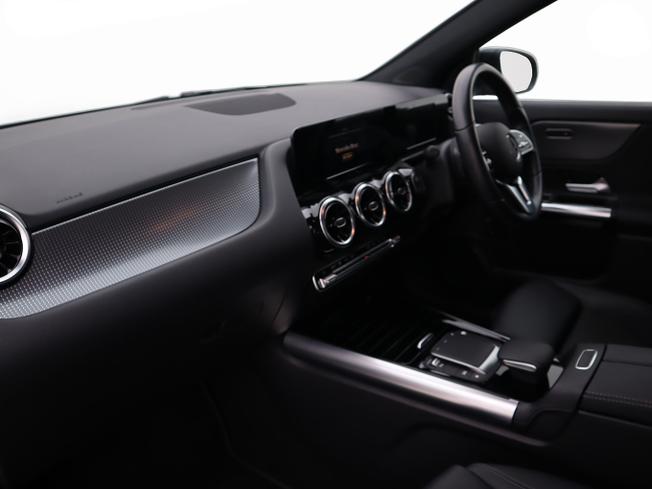 MERCEDES-BENZ GLA Photo 20