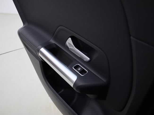 MERCEDES-BENZ GLA Photo 23