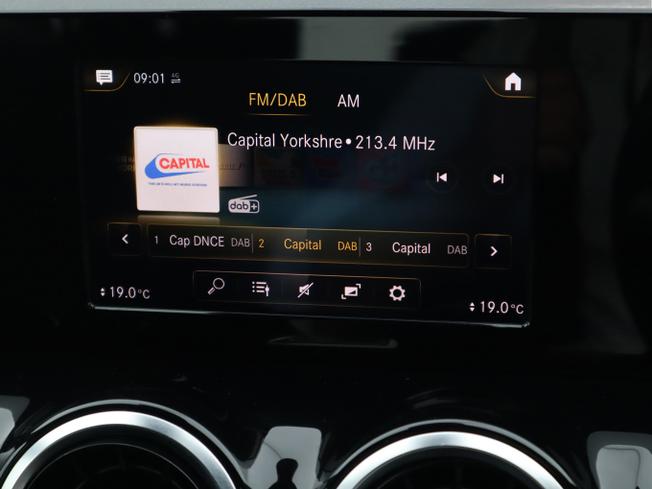 MERCEDES-BENZ GLA Photo 27