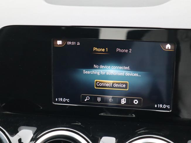 MERCEDES-BENZ GLA Photo 28