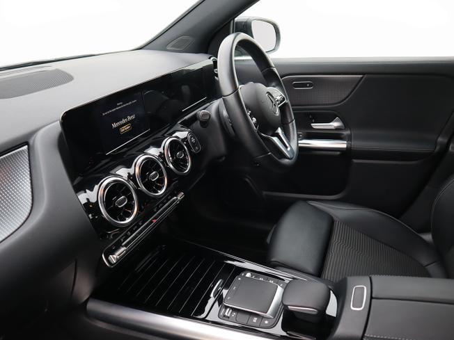 MERCEDES-BENZ GLA Photo 3