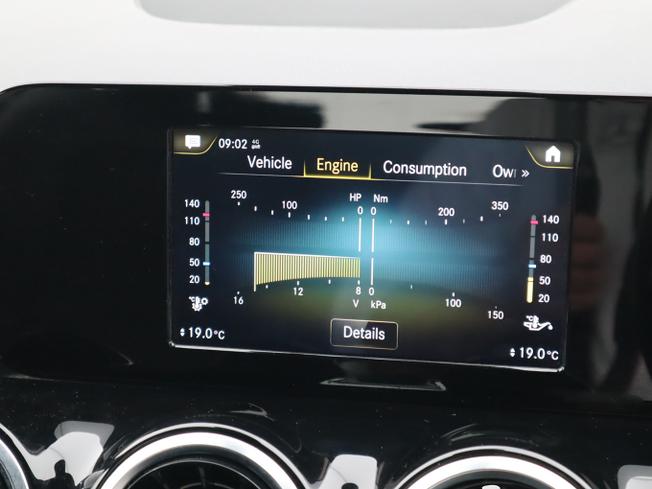 MERCEDES-BENZ GLA Photo 32