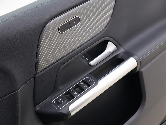 MERCEDES-BENZ GLA Photo 33