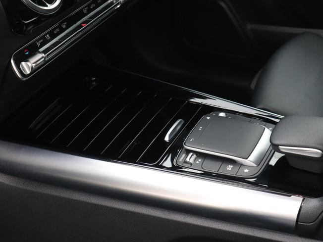 MERCEDES-BENZ GLA Photo 38