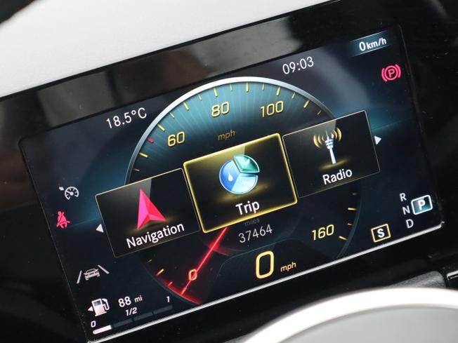 MERCEDES-BENZ GLA Photo 4