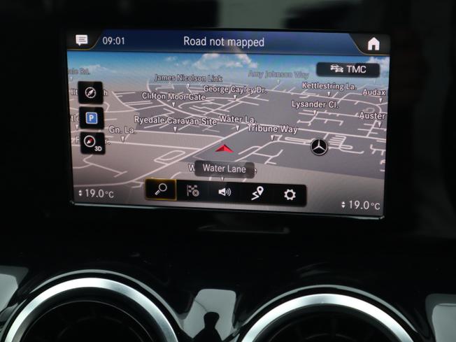 MERCEDES-BENZ GLA Photo 5