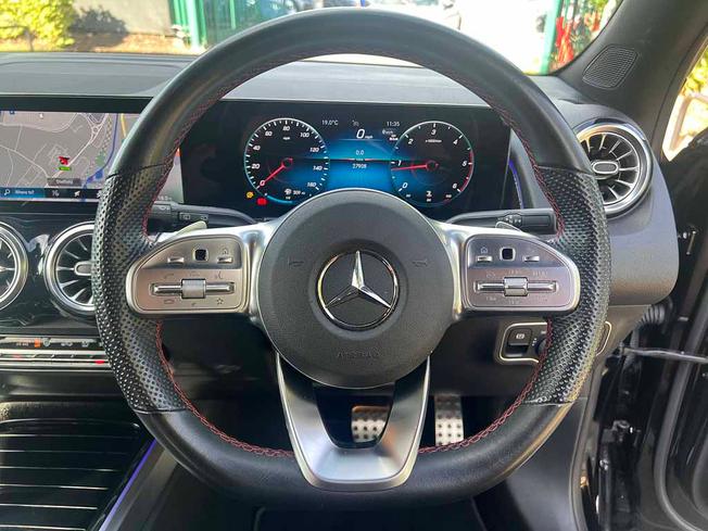 MERCEDES-BENZ GLB Photo 22