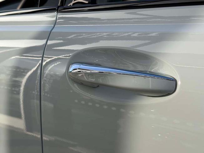 MERCEDES-BENZ GLB Photo 16
