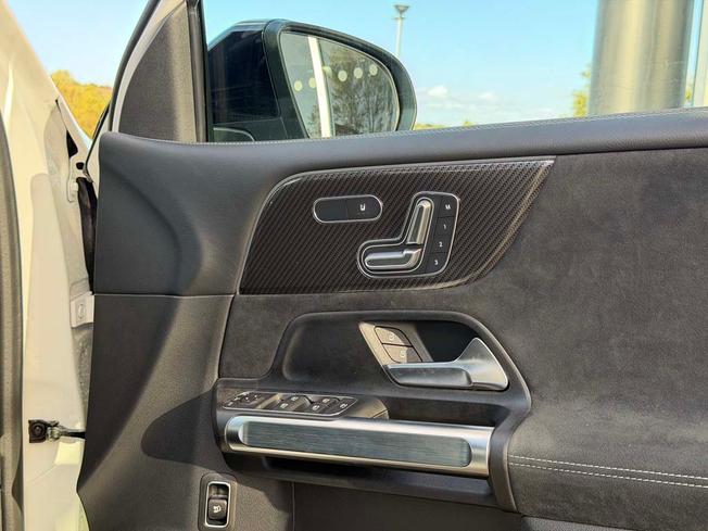 MERCEDES-BENZ GLB Photo 25