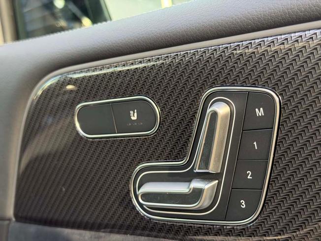 MERCEDES-BENZ GLB Photo 26