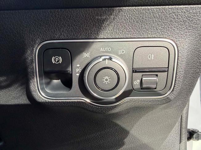MERCEDES-BENZ GLB Photo 28