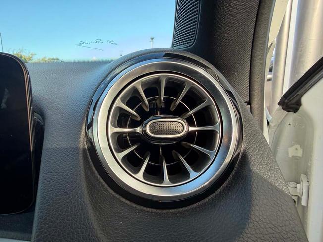 MERCEDES-BENZ GLB Photo 29
