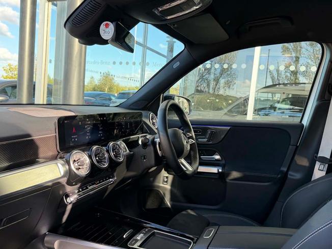MERCEDES-BENZ GLB Photo 3