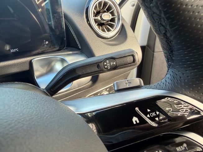 MERCEDES-BENZ GLB Photo 32