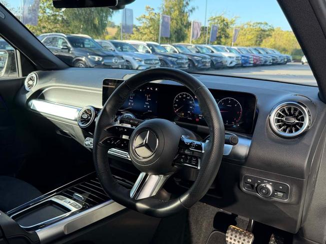 MERCEDES-BENZ GLB Photo 36
