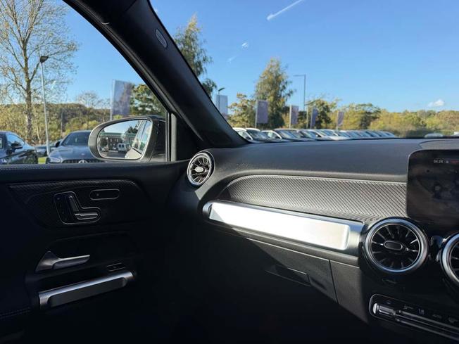 MERCEDES-BENZ GLB Photo 38
