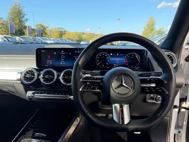 MERCEDES-BENZ GLB Photo 5