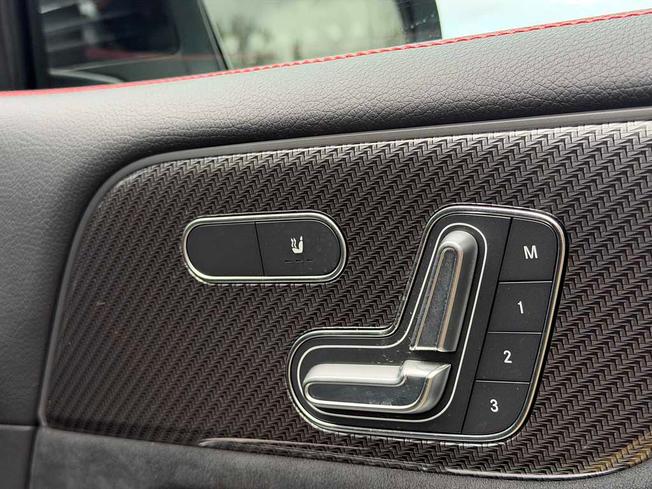 MERCEDES-BENZ GLB Photo 25