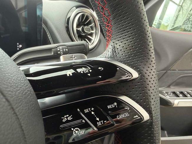 MERCEDES-BENZ GLB Photo 29