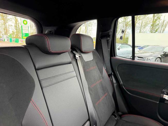 MERCEDES-BENZ GLB Photo 8