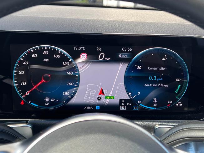 MERCEDES-BENZ GLB Photo 30
