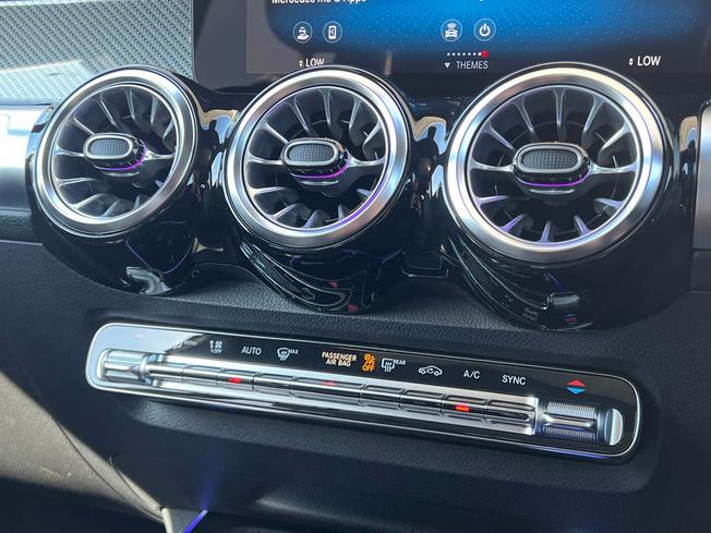 MERCEDES-BENZ GLB Photo 39