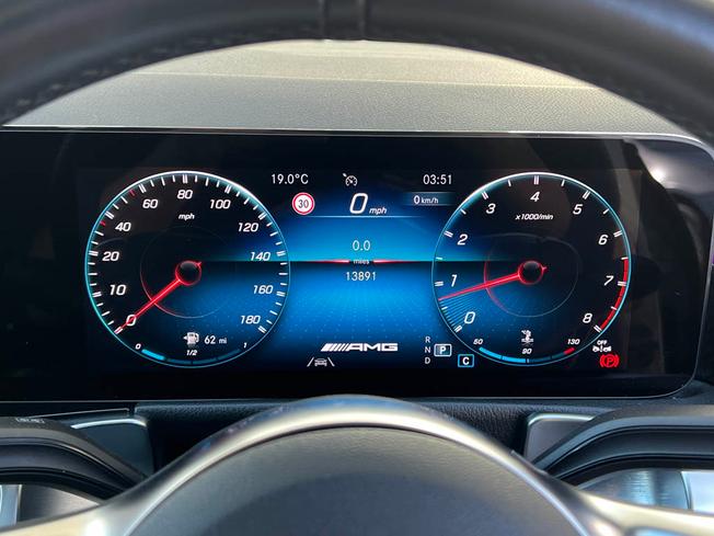 MERCEDES-BENZ GLB Photo 4