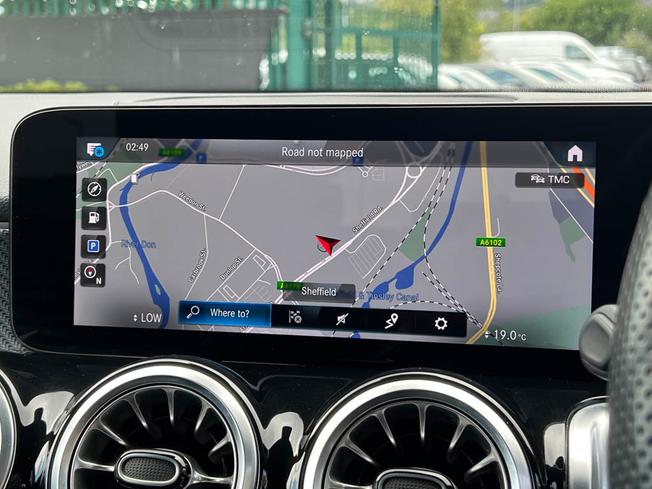 MERCEDES-BENZ GLB Photo 25