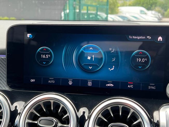 MERCEDES-BENZ GLB Photo 29