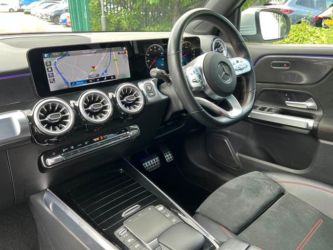 MERCEDES-BENZ GLB Photo 3
